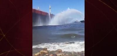 İzmir'de bir facia daha! Aliağa Limanı'nda s&ouml;k&uuml;m&uuml; yapılan tanker gemisinde yangın &ccedil;ıktı