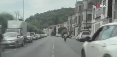 Kasksız motosikletli tek tekerle ilerledi, 60 bin TL ceza yedi