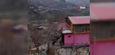Kemaliye’de kayalık zirveye yapılan ev ilgi çekiyor