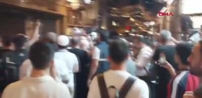 Peygamber Efendimize hakaret eden Leman dergisi önünde protesto