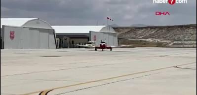 Tek motorlu u&ccedil;akla d&uuml;nya turuna &ccedil;ıkan pilot, kaza kırıma uğradı