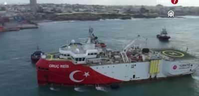 Oruç Reis 234 günlük Somali görevini tamamlayıp Çanakkale Boğazı’ndan geçti