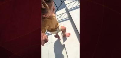 Sabah ezanını duyunca korkan k&uuml;&ccedil;&uuml;k kıza cami s&uuml;rprizi: İmamla tanışınca y&uuml;z&uuml; g&uuml;ld&uuml;