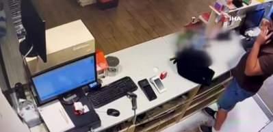 Ücretsiz sigara vermeyen kasiyeri bıçakladılar! O anlar böyle görüntülendi