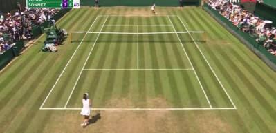 Zeynep S&ouml;nmez'den tarihi zafer: Wimbledon'da 3. tura y&uuml;kseldi