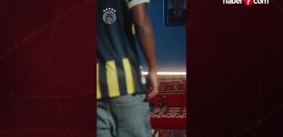 Fenerbahçe sosyal medyayı salladı: "Jhon Duran isminde bir beyefendi geldi"
