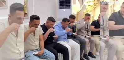 Kız isteme töreninde güldüren sürpriz! Tuzlu kahveyi bu kez damadın arkadaşları içti