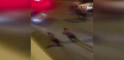 Polisin yakaladığı şüpheliyi korumak için polisleri böyle ezdi