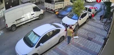 Yürekler Ağıza Geldi! Aniden yola fırlayan çocuğa otomobil çarptı