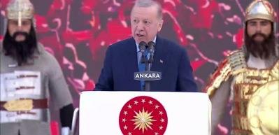 Başkan Erdoğan: &Ouml;rg&uuml;tten gelen en b&uuml;y&uuml;k tehditleri, en b&uuml;y&uuml;k taarruzları başarıyla atlattık