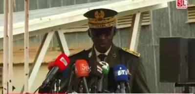Fransa, Dakar'daki "Camp Geille" askeri üssü ve havalimanındaki hava üssünü Senegalli yetkililere teslim etti.
