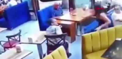 Kadın garson ile müşteri arasındaki kavga kamerada