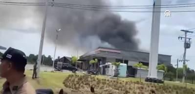 Tayland-Kambo&ccedil;ya sınırında &ccedil;atışma: Benzin istasyonu vuruldu, F-16'lar havalandı