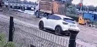 3 kişinin ölümden döndüğü SUV’un ırmağa düştüğü anlar 