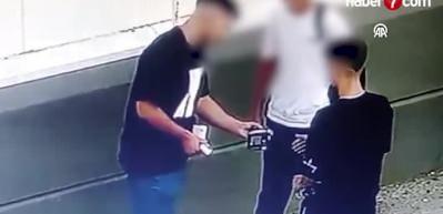 Esenyurt’ta bir kişiyi sıkıştırıp gasbeden 2 çocuk gözaltında