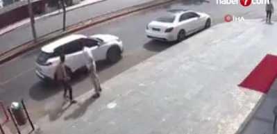 Ayna kontrolü yapmadan yola çıkan sürücü taksiyle çarpıştı