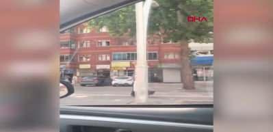  Başına karton kutu ge&ccedil;irerek sıcaktan korunmaya &ccedil;alıştı