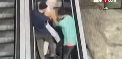 Beyoğlu'nda dehşet anları: Yaşlı adamın boğazını sıkıp gasp ettiler