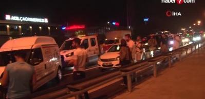 Ey&uuml;psultan'da 16 aracın karıştığı zincirleme trafik kazasında 6 kişi yaralandı