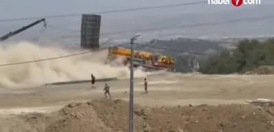 Freni patlayan vinç uçuruma yuvarlandı