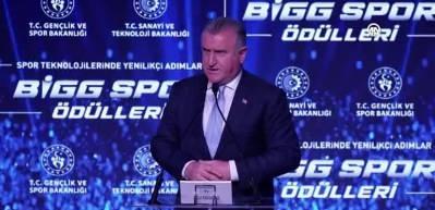 Bakan Osman Aşkın Bak'tan S&uuml;per Lig paylaşımı: "&Ouml;zledik, bekledik, kavuşuyoruz!"