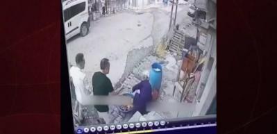 Başakşehir&rsquo;de d&uuml;kkan &ouml;n&uuml;ne bidon koyduğu gerek&ccedil;esiyle 70 yaşındaki kadına şiddet