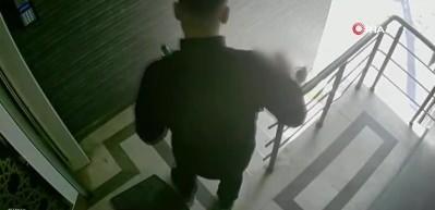 Ey&uuml;psultan'da 3 yaşındaki kızına tekme atarak merdivenlerden d&uuml;ş&uuml;ren vicdansız babanın cezası belli oldu!