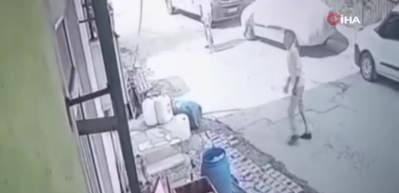 Mavi bidon kavgası: Yaşlı kadın darp edildi, dehşet anları kamerada