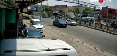 Tır ile otomobilin çarpışması güvenlik kamerasında