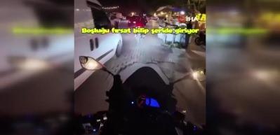 Trafikte kendisini uyaran s&uuml;r&uuml;c&uuml;ye saldıran ş&uuml;pheliler kıskıvrak yakalandı