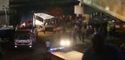 Cezayir’de yolcu otobüsünün köprüden dereye düşmesi sonucu 18 kişi öldü