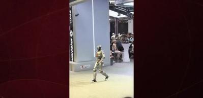 Çin’in yeni ZQ Robotları akıcı hareketleriyle sergilendi