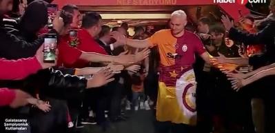 Galatasaray'da bir ayrılık daha! Nelsson İtalya'ya gitti...