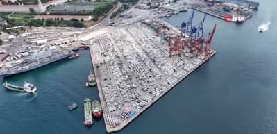 Haydarpaşa Limanı'nda binlerce ithal sıfır araç havadan görüntülendi