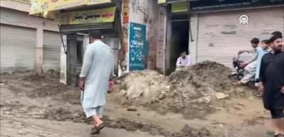 İHH'dan Pakistan'daki sel mağdurlarına yardım