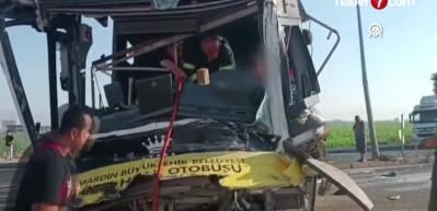 Halk otobüsü ile tırın çarpıştığı kazada 1 kişi öldü, 11 kişi yaralandı!