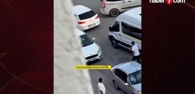 Servis minibüsünü tekmeleyip takip ettiler