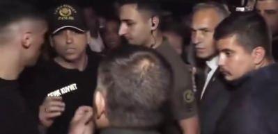 Ali Mahir Başarır'dan skandal hareket: Polis memurunu kolundan çekip, bağırdı!