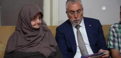 Cumhurbaşkanı Erdoğan'ın "Terörsüz Türkiye" mektubunu  Bakan Işıkhan şehit ailesine okudu