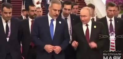 Bakan Fidan'ın Putin ile ayak &uuml;st&uuml; sohbeti dikkat &ccedil;ekti
