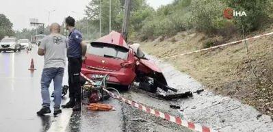 Otomobil yol aydınlatma direğine çarptı: Sürücü hayatını kaybetti