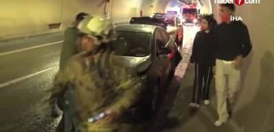 Üsküdar'da 4 aracın karıştığı zincirleme kazada bir otomobil yandı