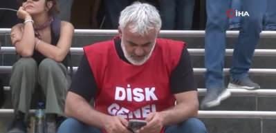 Belediye işçilerinin eylemi devam ediyor, İzmir sokakları çöp yığınlarıyla doldu