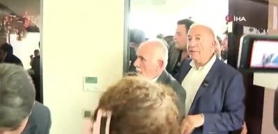 Gürsel Tekin, tepkilerle İstanbul İl Başkanlığı'na girdi