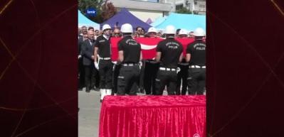 İzmir'de şehit olan polisler naaşları toprağa verildi
