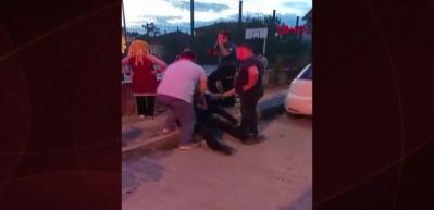 Kavgayı ayırmak isteyen polis memuru yaralandı