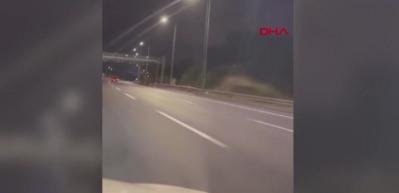 Otoyolda motosiklet sürücülerinin tehlikeli yolculuğu kamerada