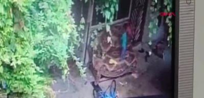 Salıncağın ipi boynuna dolanan küçük çocuk hayatını kaybetti