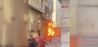 Zeytinburnu'nda binada doğal gaz kaçağı nedeniyle yangın çıktı