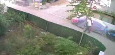 Maganda &ccedil;ocuklarını okula g&ouml;t&uuml;ren babaya tokat attı: İstanbul'da yakalandı